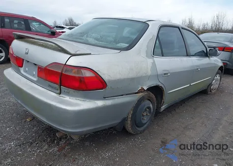 1998 Honda Accord Lx из США, поврежденный, VIN 1HGCG5647WA155553